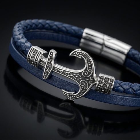 Detailaufnahme eines Herren Ankerarmbands mit blauem Leder, Segeltau und Edelstahl Anker