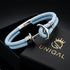 Herren Ankerarmband mit hellblauem Leder, glänzendem Edelstahl Anker und maritimem Design auf Geschenkbox