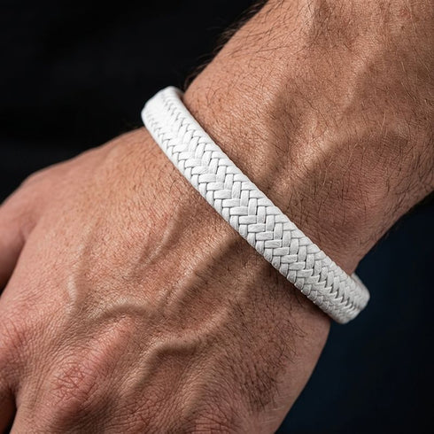 Armband mit Gravur für Herren aus weißem Leder mit eleganter geflochtener Struktur