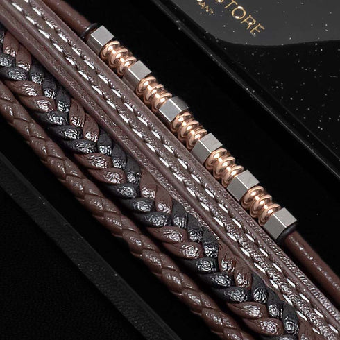 braunes lederarmband herren mit gravur personalisieren uniqal