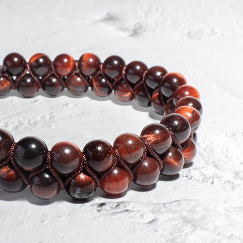 Nahaufnahme Edelsteinarmband rotes Tigerauge – natürliche Perlen 6mm