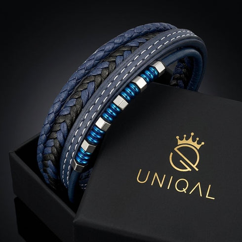 BLUE BRICS auf Uniqal Geschenkbox – vier Stränge blau schwarz, elegantes Lederarmband
