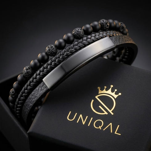 Individuell gravierbares Herrenarmband aus Leder mit Lava Naturstein Perlen und schwarzem Design