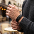 Black Shadow Uniqal Modernes schwarzes Herren Lederarmband als stilvolles Accessoire für den Alltag