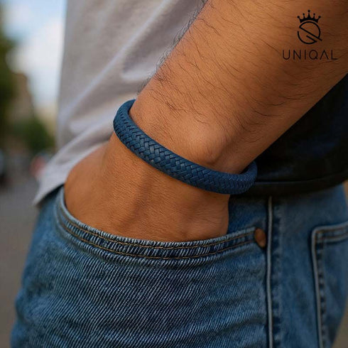 Geflochtenes Armband in Marineblau – Symbol für Stärke, Dynamik und Zusammenhalt. Perfekt für alle, die Stil, Leidenschaft und Teamgeist tragen. uniqal
