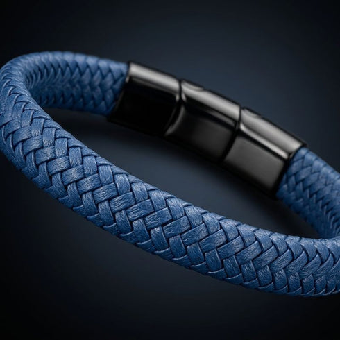 BLUE MARINE Lederarmband mit Edelstahlverschluss – Wunschgravur Uniqal tiefblau