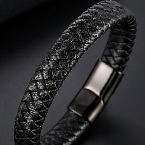 Schwarzes geflochtenes Lederarmband für Herren mit schwarzem Edelstahlverschluss und hochwertiger Lederstruktur