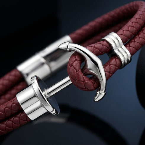 Maritimes Herrenarmband mit Anker Anhänger, dunkelrotem Lederband und elegantem Edelstahl Design