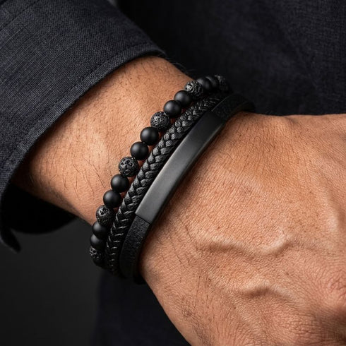 Personalisiertes Herren Lederarmband mit Gravur Möglichkeit, Lava Naturstein Perlen und schwarzem Design