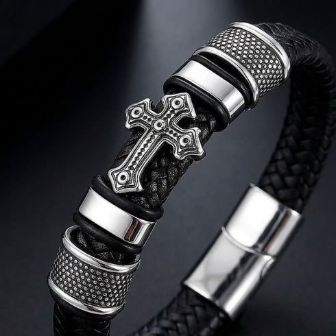 Personalisiertes Herren Lederarmband mit Gravur Möglichkeit, Kreuz Motiv und schwarzem Leder