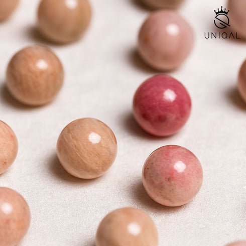 Uniqal Rhodonit Edelsteinperlen Detailansicht – natürliche Maserung, 8 mm Größe, hochwertige Auswahl