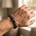 Edles Herrenarmband aus schwarzem Leder mit Kreuz Symbol und hochwertigen Edelstahl Elementen