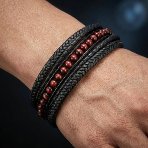 Elegantes schwarzes Herrenarmband aus Leder mit roten Naturstein Perlen für einen markanten Look