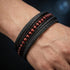 Elegantes schwarzes Herrenarmband aus Leder mit roten Naturstein Perlen für einen markanten Look