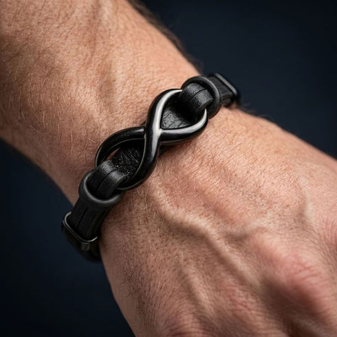 UNIQAL Infinity Black personalisiertes Herren Lederarmband mit Gravur Möglichkeit und Infinity Symbol