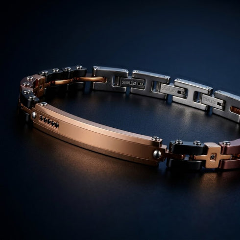 Fein abgestimmtes Zusammenspiel aus Roségold, Schwarz und Silber mit hochwertiger Verarbeitung