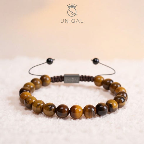 Gelbes Tigerauge Armband auf hellem winterlichen Schneehintergrund von Uniqal