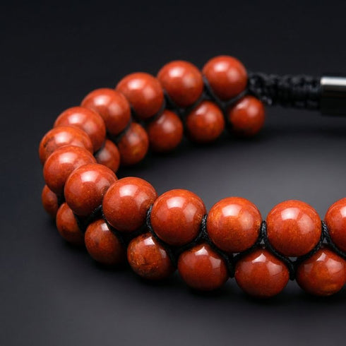 Uniqal zweireihiges Edelsteinarmband aus ziegelrotem Jaspis – 6 mm, Makramee, Personalisierung per Gravur
