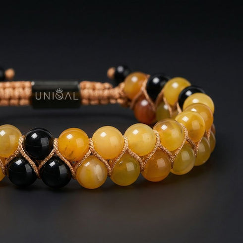 Zweireihiges Uniqal Natursteinarmband aus Onyx und Honigachat, 6 mm Perlen, verstellbarer Makramee-Verschluss, personalisierbar