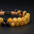 Zweireihiges Uniqal Natursteinarmband aus Onyx und Honigachat, 6 mm Perlen, verstellbarer Makramee-Verschluss, personalisierbar