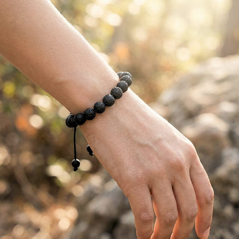 Uniqal Natursteinarmband mit verstellbarer Kordeltechnik, handgeknüpft und personalisierbar