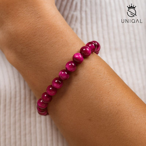 Feines Uniqal Modeobjekt am Handgelenk – Kombination aus Ästhetik, Selbstbewusstsein und moderner Leichtigkeit.