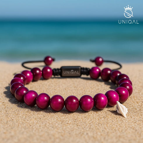 Strahlender Uniqal Steinjuwel vor maritimer Kulisse – Symbol für Lebensfreude, Harmonie und innere Balance.