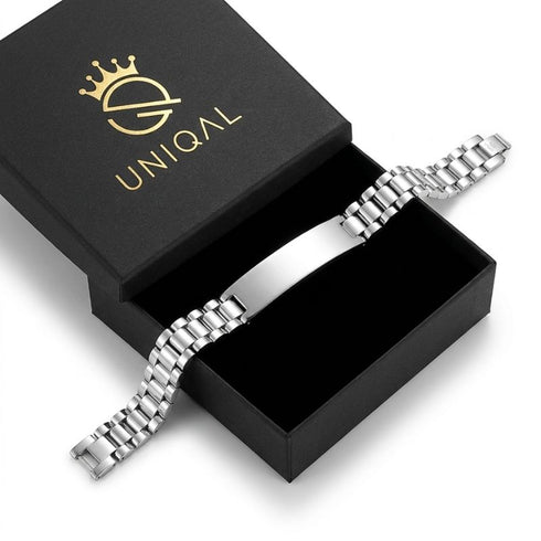 Elegante Uniqal Präsentbox mit SILVER LABEL Armband, ideal als persönliche Geschenkidee für besondere Anlässe.