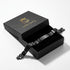 Hochwertige Geschenkbox mit Uniqal VELARO BLACK, personalisierbares schwarzes Edelstahlarmband als stilvolle Geschenkidee.