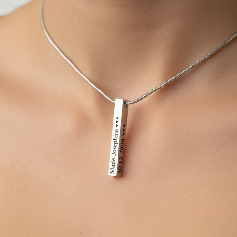 Uniqal handveredeltes Schmuckdesign mit klarer Linienführung, diskrete Widmung für geliebte Menschen