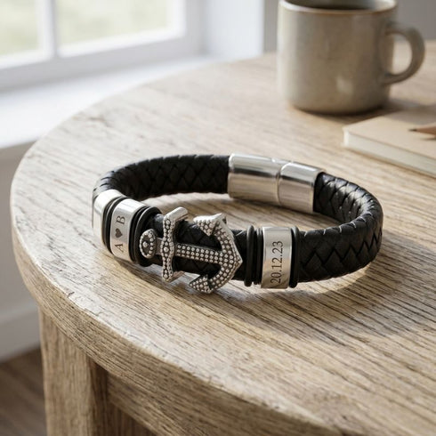 Uniqal ADVENTURE Armband aus schwarzem Rindleder mit silbernem Magnetverschluss und Gravur Möglichkeit
