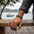 Personalisierbares Lederarmband ADVENTURE in Schwarz und Silber mit Anker Symbolik