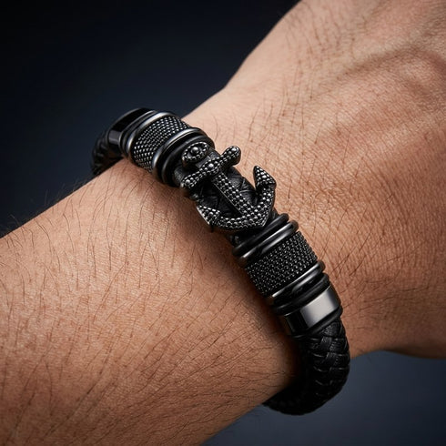 BLACK ADVENTURE Armband in schwarzer Geschenkbox mit goldenem UNIQAL Logo