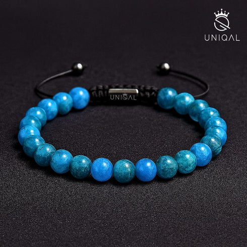 Blaues UNIQAL Edelsteinarmband auf schwarzem Hintergrund – kräftiger Kontrast & luxuriöse Ausstrahlung