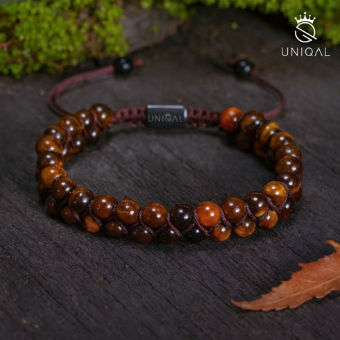 Zweireihiges Armband aus gelbem Tigerauge – edle Natursteinperlen auf weißem Hintergrund, 6 mm Kugeln, Premium-Makramee-Verschluss von UNIQAL