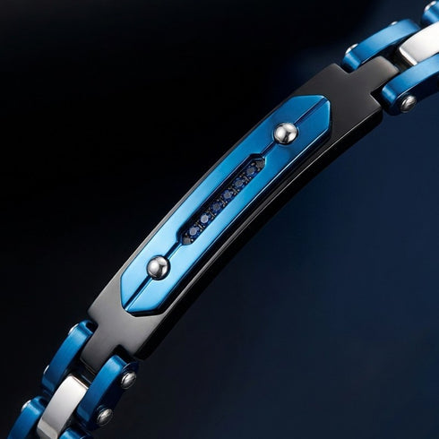 CATENA uniqal Detailaufnahme eines modernen Edelstahlarmbands mit tiefblauem Zirkonia-Inlay und hochwertiger Black-Gun Oberfläche