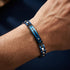 CATENA uniqal hochwertiger Unisex Armschmuck mit blauer Keramik und dezent funkelnden Schmucksteinen am Handgelenk