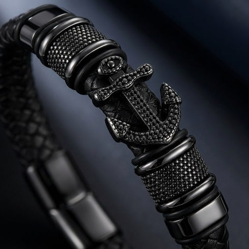 Schwarzes Lederarmband mit Anker Detail in eleganter UNIQAL Geschenkverpackung