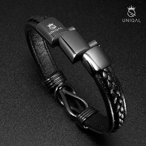 Geflochtenes Herrenarmband aus schwarzem Echtleder mit mattem Infinity-Symbol und sicherem Magnetverschluss.