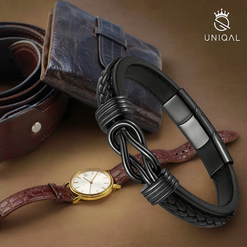 Elegantes Uniqal Armband in Schwarz – ein raffiniertes Business-Accessoire mit Symbol für Loyalität und Stil.
