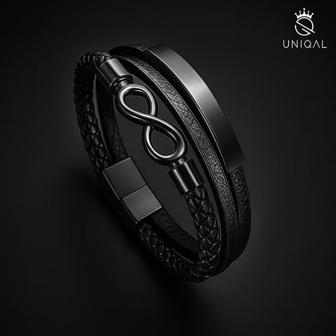 Detailansicht des DARK BONE BLACK Armbands Uniqal – schwarze Schädel aus Edelstahl