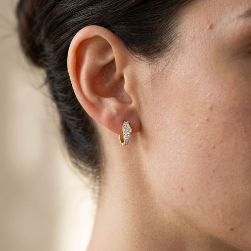ISADORA Creolen 14K Gold – dreifache Trageansicht aus verschiedenen Winkeln, femininer Schmuck für besondere Anlässe, Uniqal