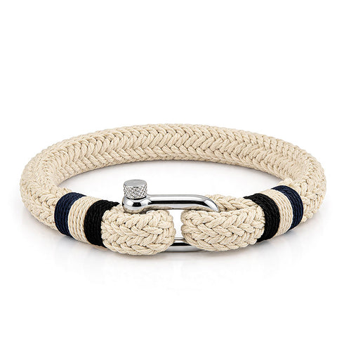 Natürliches Armband KALLAN aus fein verflochtenem Baumwollseil in Beige, ruhiger maritimer Stil mit handwerklicher Anmutung von Uniqal