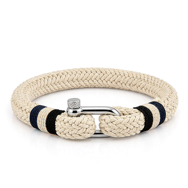 Natürliches Armband KALLAN aus fein verflochtenem Baumwollseil in Beige, ruhiger maritimer Stil mit handwerklicher Anmutung von Uniqal