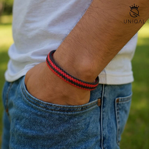 Uniqal Premium Lederarmband Rot-Schwarz – robust, elegant und ideal für Sportbegeisterte, Trendsetter und Männer mit eigenem Stil.