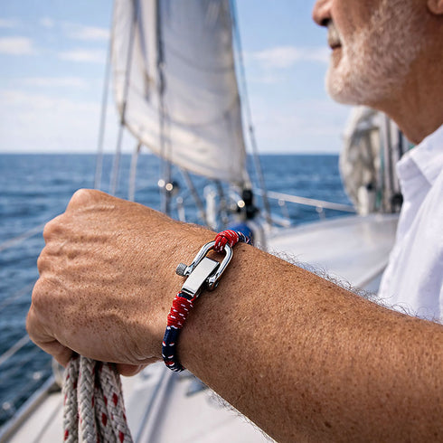 Nautisches Unisex Armband KUTTER vor Meereshintergrund bei Sonnenuntergang inspiriert von Seefahrt und Freiheit von Uniqal