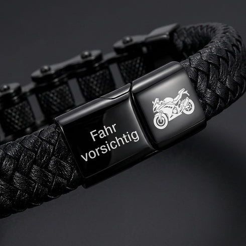 Personalisiertes Biker-Armband aus schwarzem Leder mit Namensgravur und Motorradmotiv