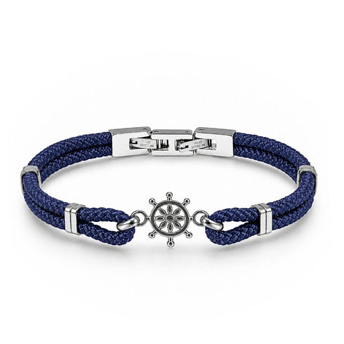 UNIQAL RHODOS: dunkelblaues doppeltes Tauarmband mit silberfarbenem Steuerrad und Verschluss auf weißem Hintergrund.