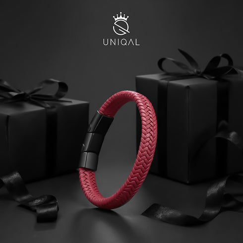 Elegantes Armband in Samtrot mit Geschenkbox – Ausdruck von Liebe, Energie und Zusammengehörigkeit. Perfekt als persönliches Geschenk oder Glücksbringer. Uniqal