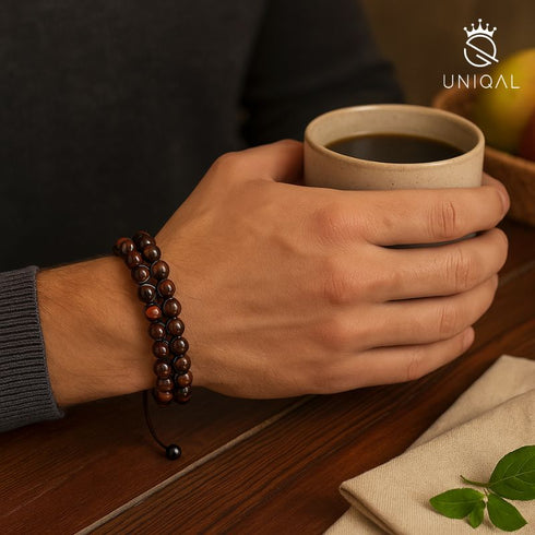 Rotes Tigerauge Perlenarmband am Handgelenk – stilvolles Unisex Accessoire uniqal